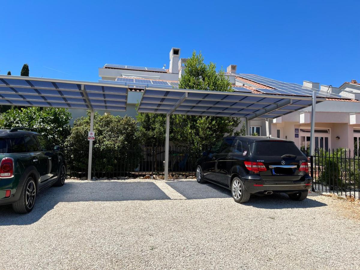 Apartmán Grey Pearl With Free Ev Ch-Station Valbandon Exteriér fotografie