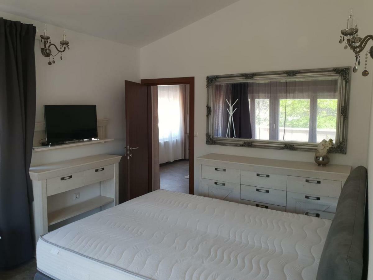 Apartmán Grey Pearl With Free Ev Ch-Station Valbandon Exteriér fotografie